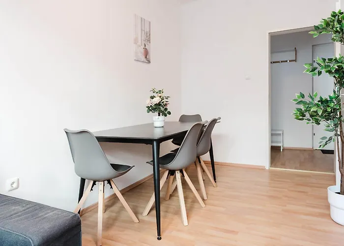 Feworld Living - Center Apartment *