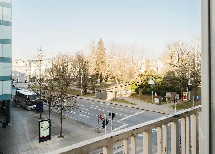 Feworld Living - Center Apartment