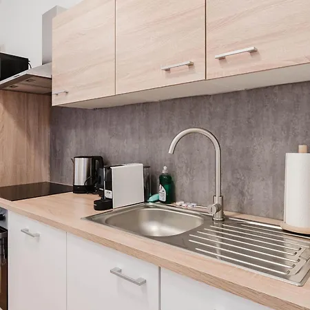 Feworld Living - Center Lägenhet